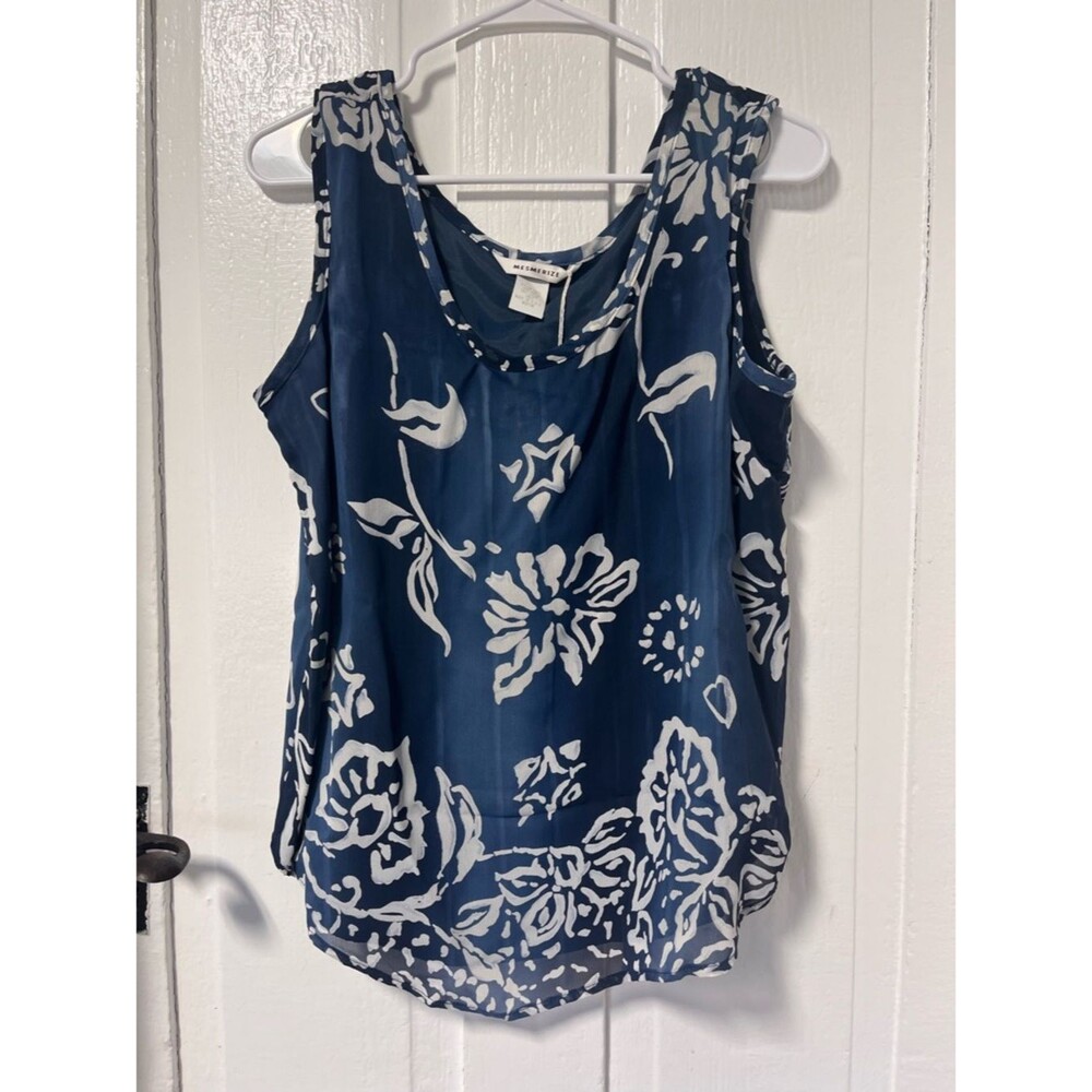 NWT Mesmerize Floral Made In USA Sleeveless resort-wear  blouse tank size medium